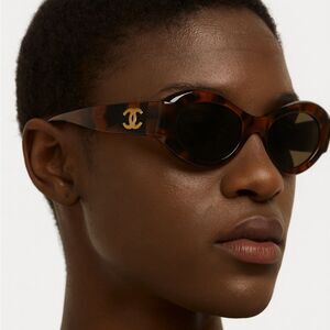 CHANEL Tortoise Shell CC Sunglasses Brown
